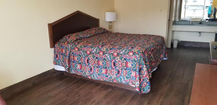 Family Inns of America - Mobile photo 1