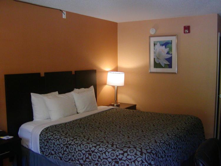 Days Inn by Wyndham Marietta White Water photo 1