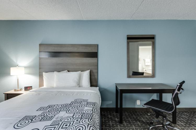 Days Inn & Suites by Wyndham Spokane photo 2