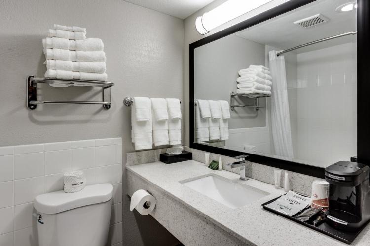 Days Inn & Suites by Wyndham Spokane photo 3