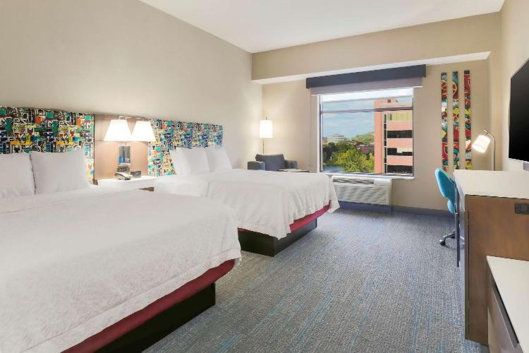 Hampton Inn & Suites Pittsburgh Downtown photo 2