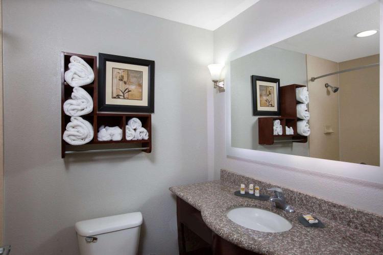 La Quinta by Wyndham Tupelo photo 1