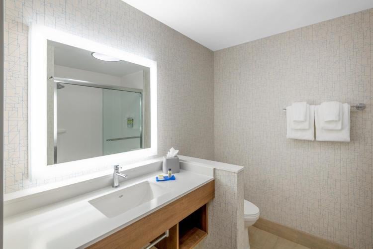 Holiday Inn Express & Suites - Phoenix - Airport North by IHG photo 3