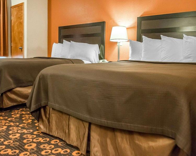 Econo Lodge Inn & Suites photo 2