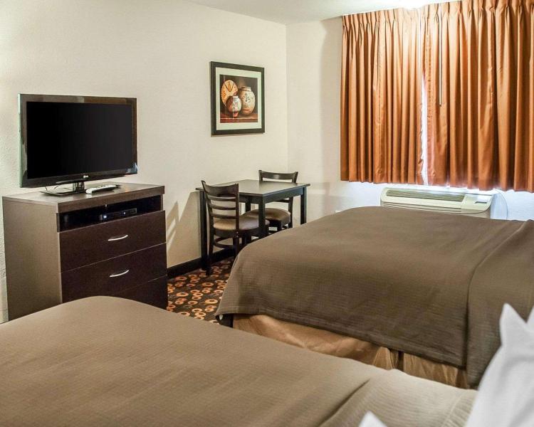 Econo Lodge Inn & Suites photo 3