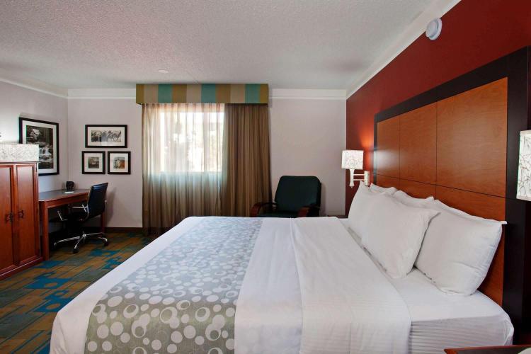 La Quinta Inn & Suites by Wyndham Irvine Spectrum photo 1
