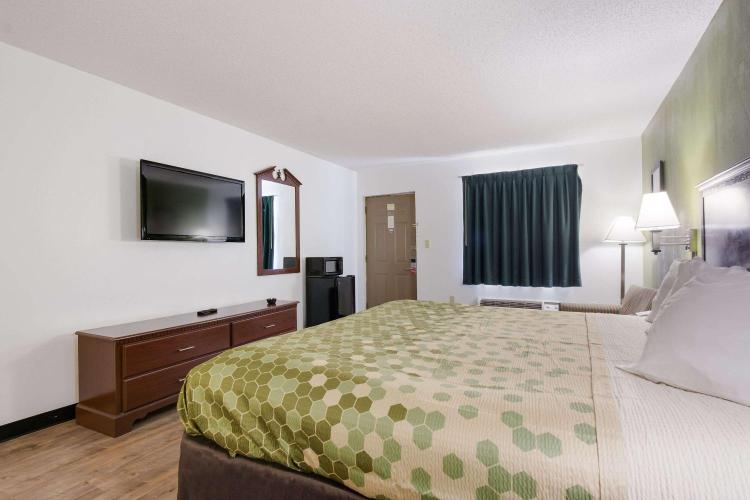 Econo Lodge Inn & Suites Knoxville East photo 1