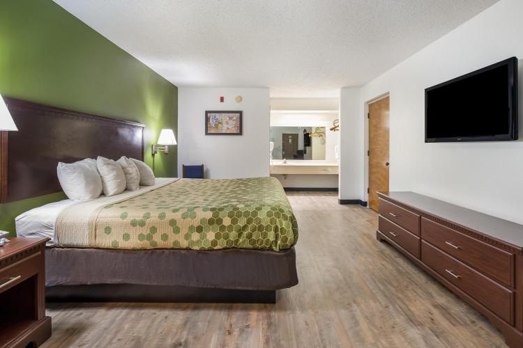 Econo Lodge Inn & Suites Knoxville East photo 2