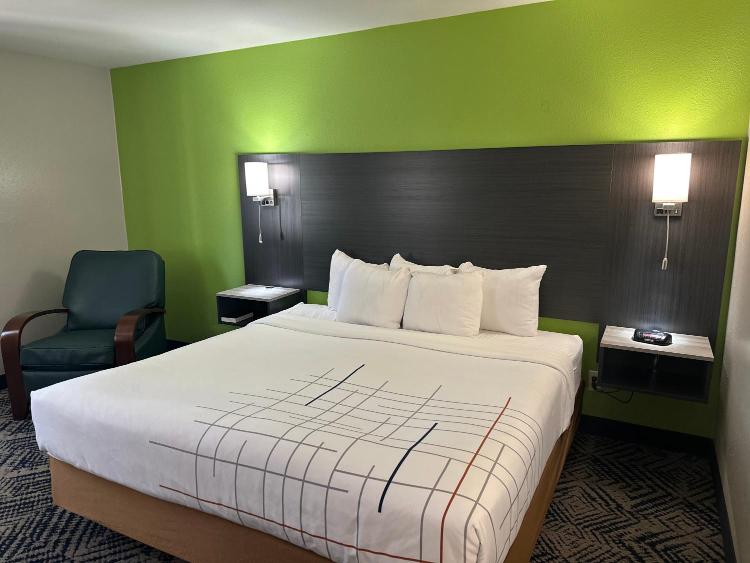 La Quinta Inn by Wyndham Omaha Southwest photo 1