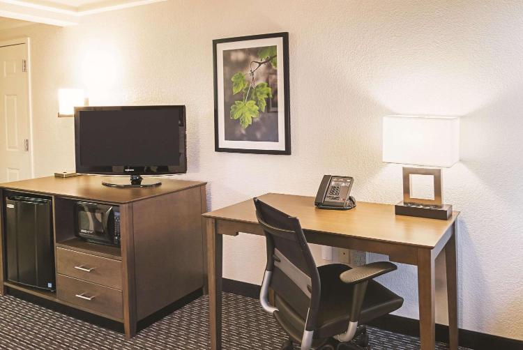 La Quinta by Wyndham Fort Worth North photo 3