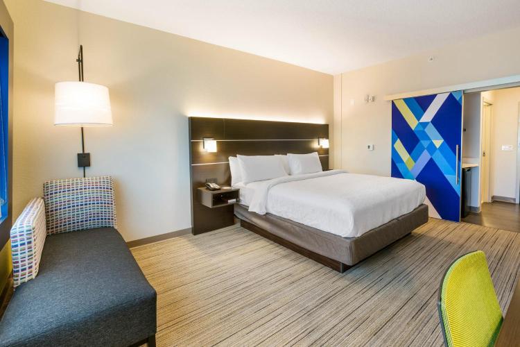 Holiday Inn Express & Suites Jacksonville - Town Center by IHG photo 3