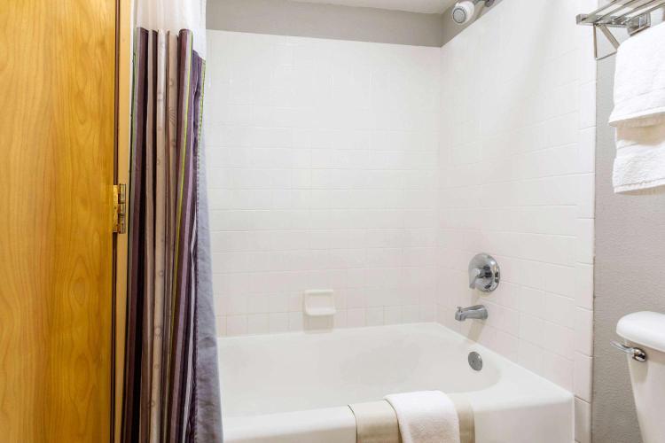 La Quinta by Wyndham Vancouver photo 2