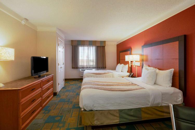 La Quinta Inn by Wyndham Cheyenne photo 2