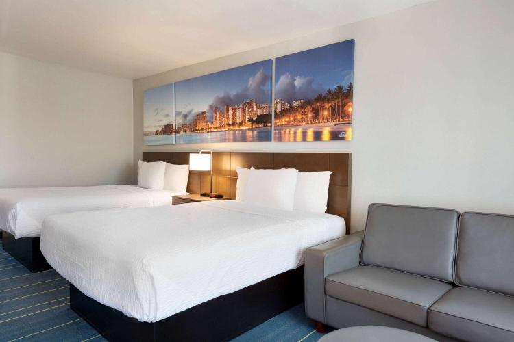Days Inn & Suites by Wyndham Anaheim At Disneyland Park photo 3