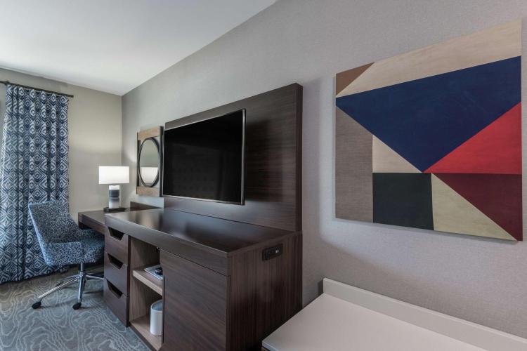 Hampton Inn & Suites Fort Wayne Downtown photo 3