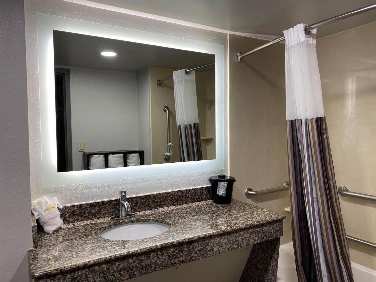 La Quinta by Wyndham Clarksville photo 1