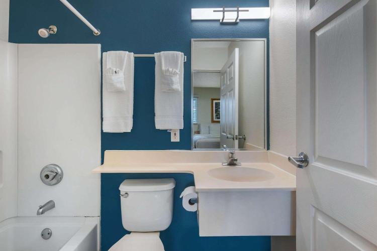 Suburban Studios Lakeland North I-4 photo 1