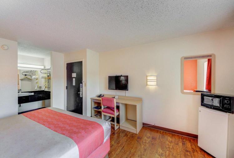 Motel 6-Wichita, KS photo 2