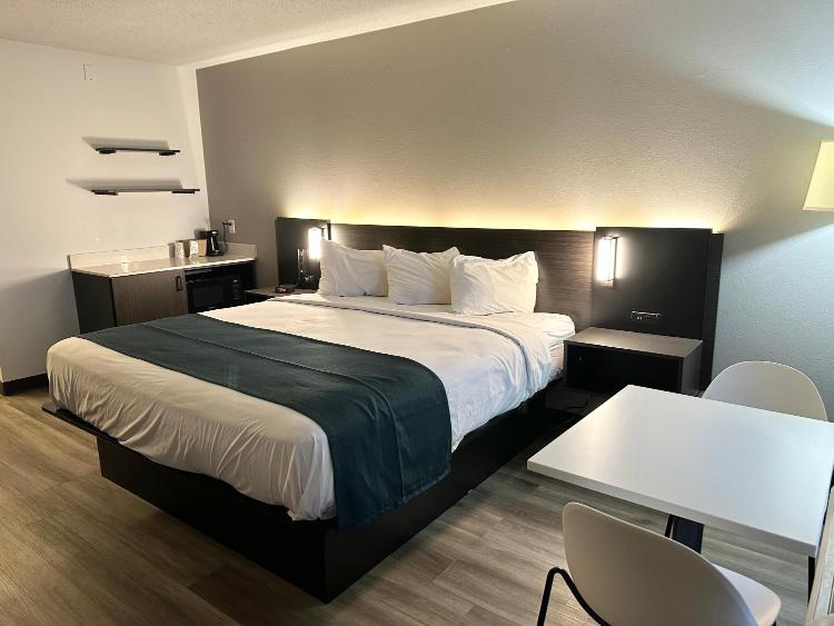 Studio 6 Suites Louisville KY Airport/Expo Center photo 1