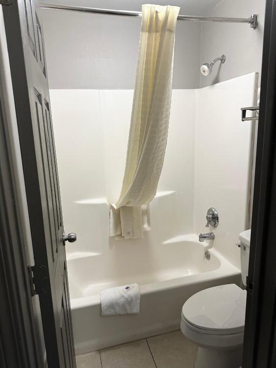 Studio 6 Suites Louisville KY Airport/Expo Center photo 2