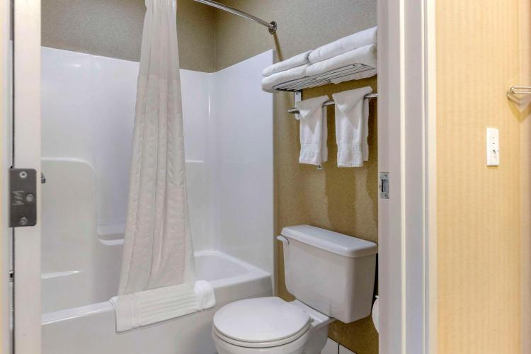 Comfort Inn Traverse City photo 3