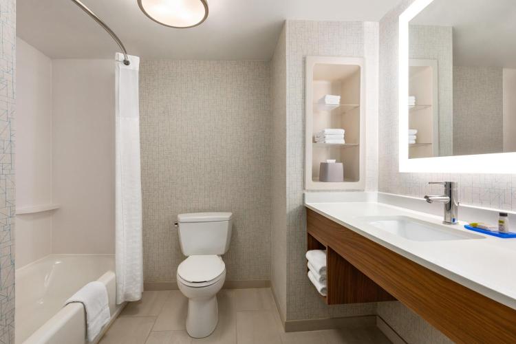 Holiday Inn Express & Suites Philadelphia - Mt Laurel by IHG photo 3