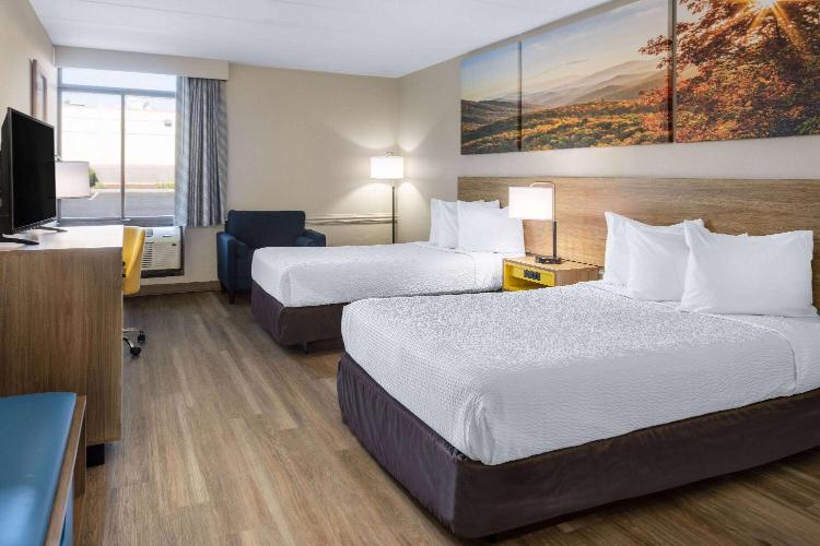 Days Inn by Wyndham Winchester photo 1