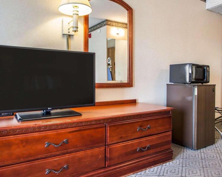 Rodeway Inn & Suites Milwaukee Airport photo 1