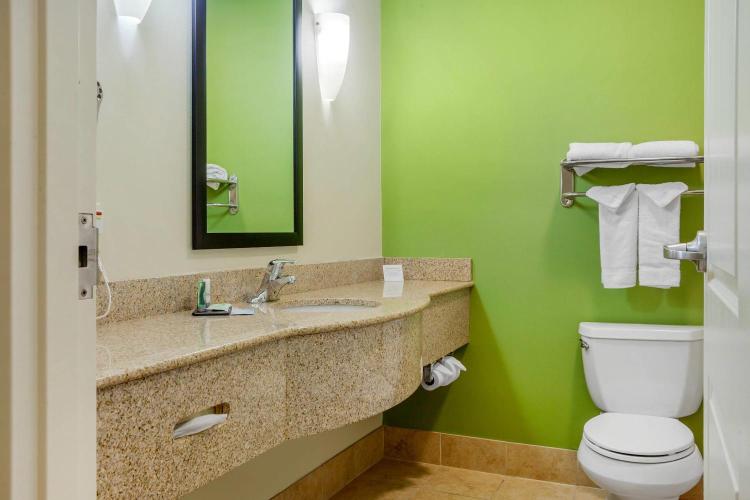 Sleep Inn & Suites Milwaukee Airport photo 2
