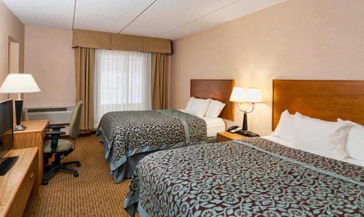 Days Inn by Wyndham Duluth Lakewalk photo 1