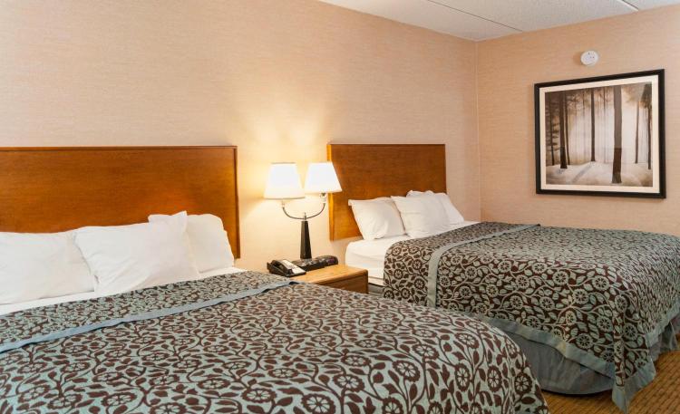 Days Inn by Wyndham Duluth Lakewalk photo 2
