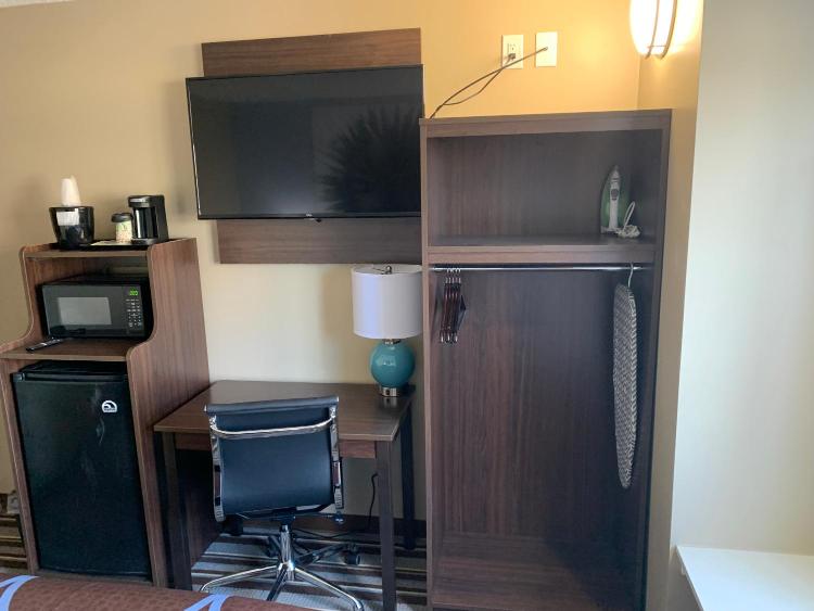 Super 8 by Wyndham Joliet photo 2
