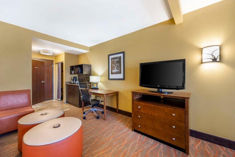 Best Western Plus Tupelo Inn & Suites photo 1