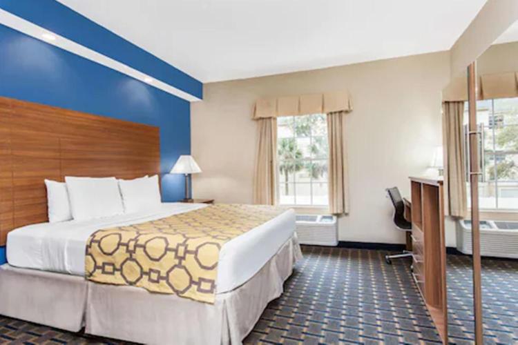 Baymont by Wyndham Jacksonville/Butler Blvd photo 1