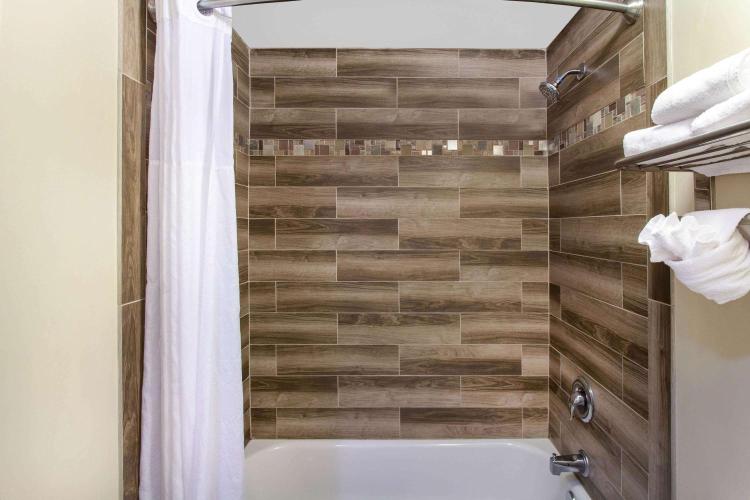 Baymont by Wyndham Jacksonville/Butler Blvd photo 2