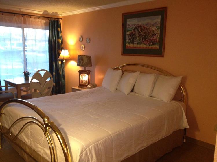 Victorian Inn photo 2
