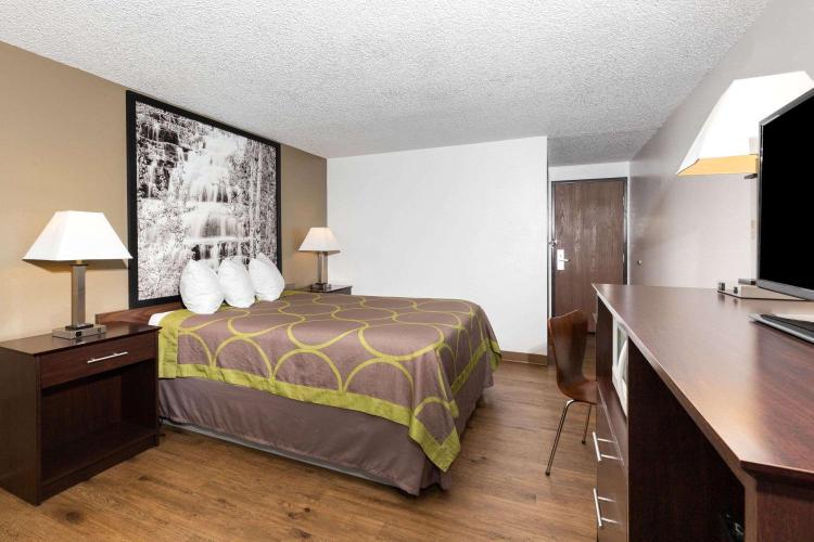 Super 8 by Wyndham Missoula/Brooks Street photo 2