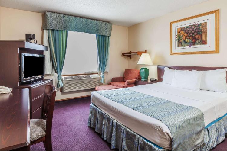 Super 8 by Wyndham Irving DFW Airport/South photo 2