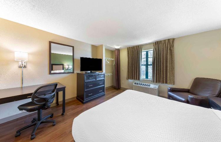 Extended Stay America Suites - Rockford - I-90 photo 2