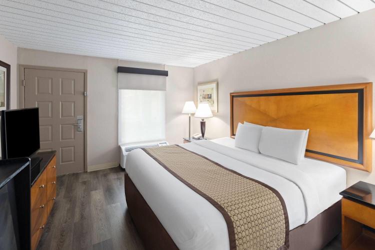Baymont by Wyndham Knoxville I-75 photo 3