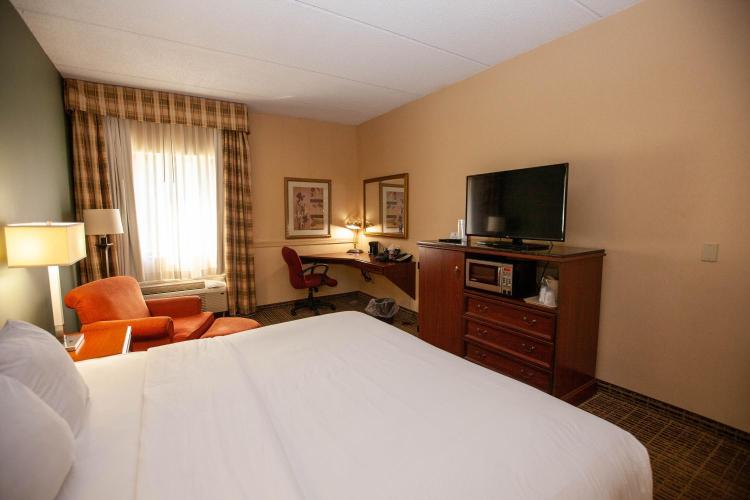 Baymont by Wyndham Knoxville/Cedar Bluff photo 2