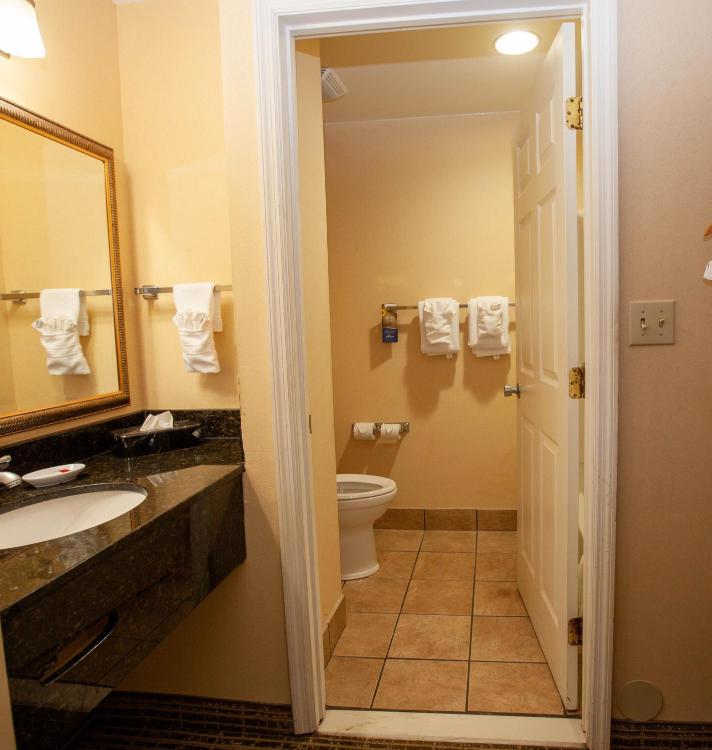 Baymont by Wyndham Knoxville/Cedar Bluff photo 3