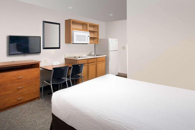 WoodSpring Suites Gainesville I-75 photo 1