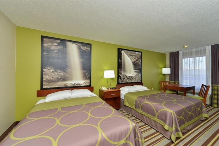 Super 8 by Wyndham Clarksville Northeast photo 3
