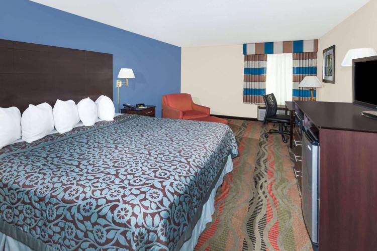 Days Inn by Wyndham Springfield photo 1