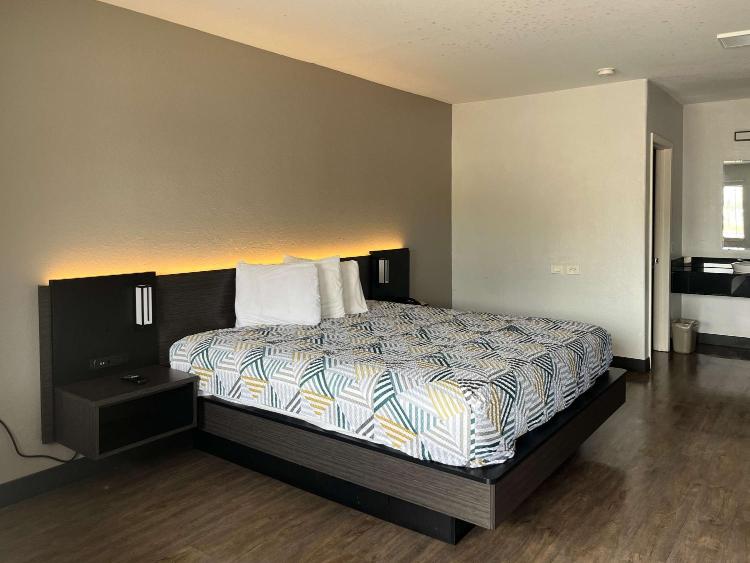 Motel 6 Seguin TX photo 1