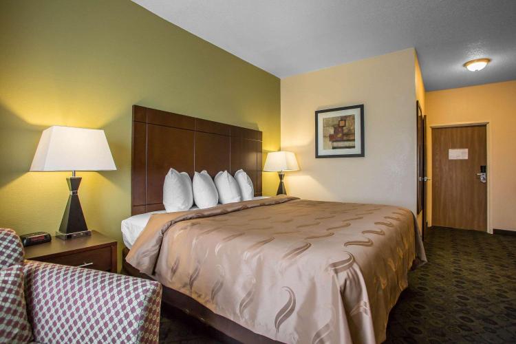 Quality Inn & Suites Bloomington I-55 and I-74 photo 3