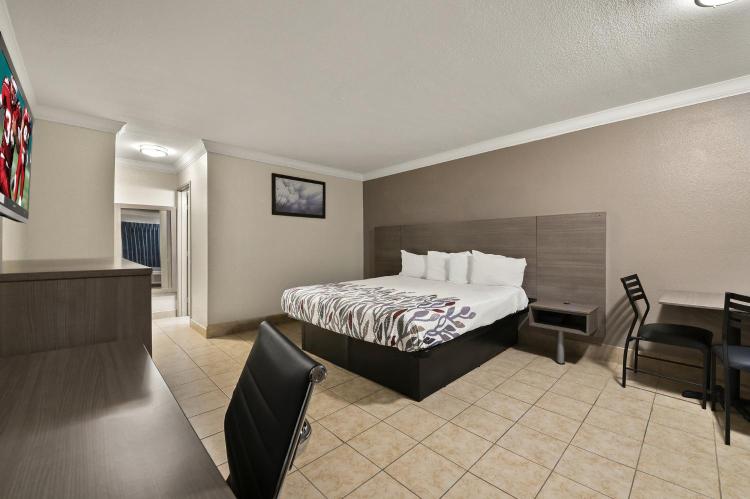 Red Roof Inn Los Angeles - Bellflower photo 1