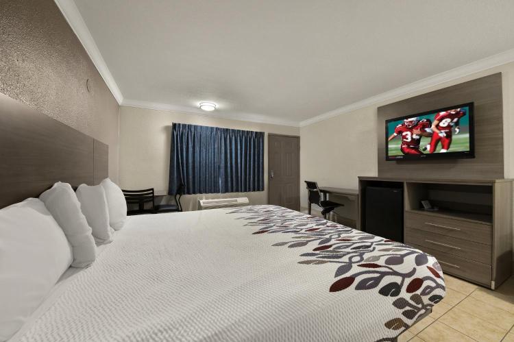 Red Roof Inn Los Angeles - Bellflower photo 2