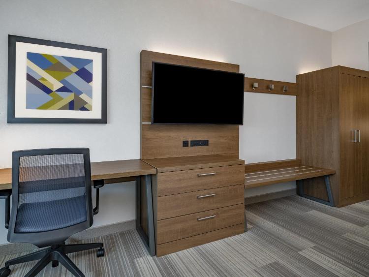 Holiday Inn Express & Suites - Ruskin by IHG photo 1